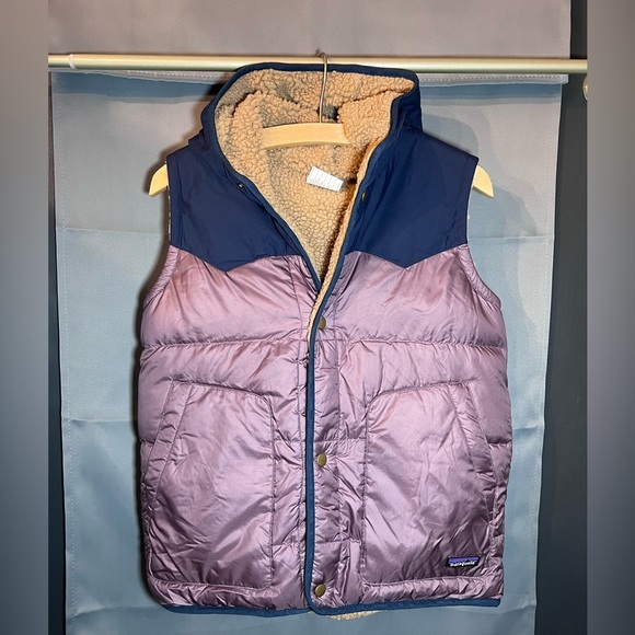 Patagonia Hooded Reversible Insulated Girls Vest - Picture 4 of 11